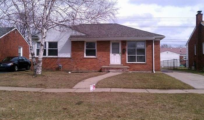 1st image of 28202 Groveland St