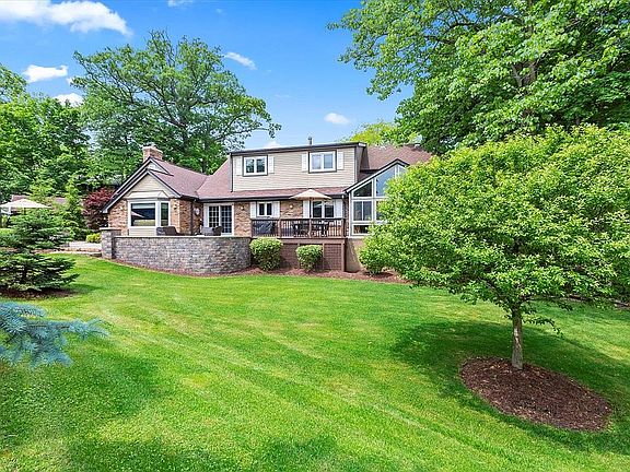 4th image of 771 Leslie Ln