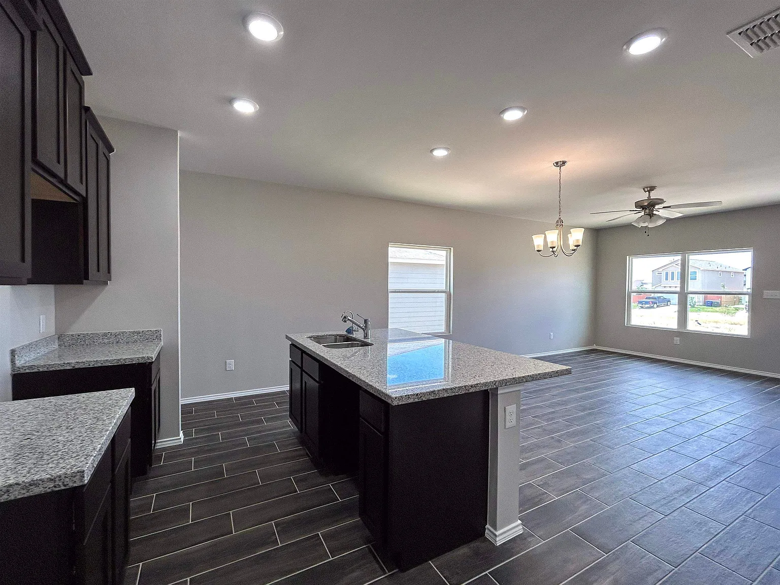 3 bed, 1157 sqft, $1,600 — Photo 3
