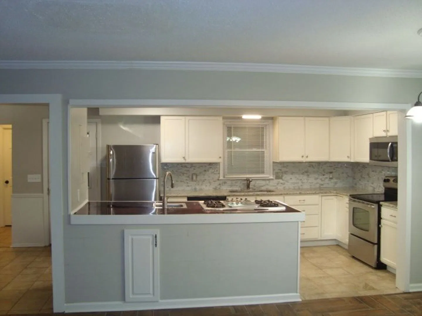 Renovated 4 bedroom available now to rent! — Photo 2