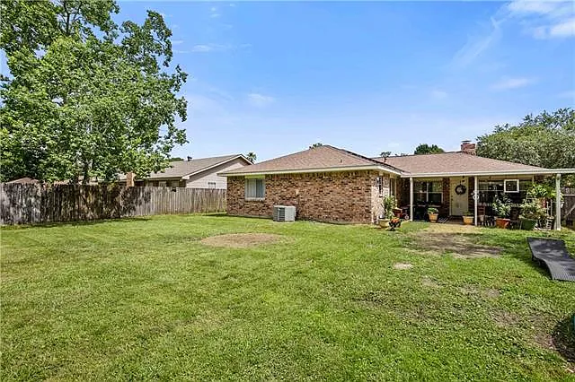 105 N Kings Ct — Photo 16