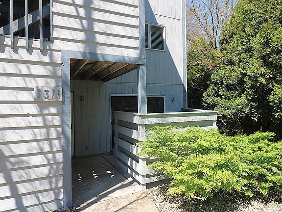 3rd image of 1311 Cleveland Rd W APT 3