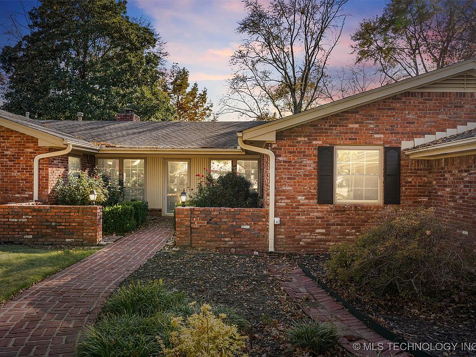 1st image of 941 SE Paddock Ct