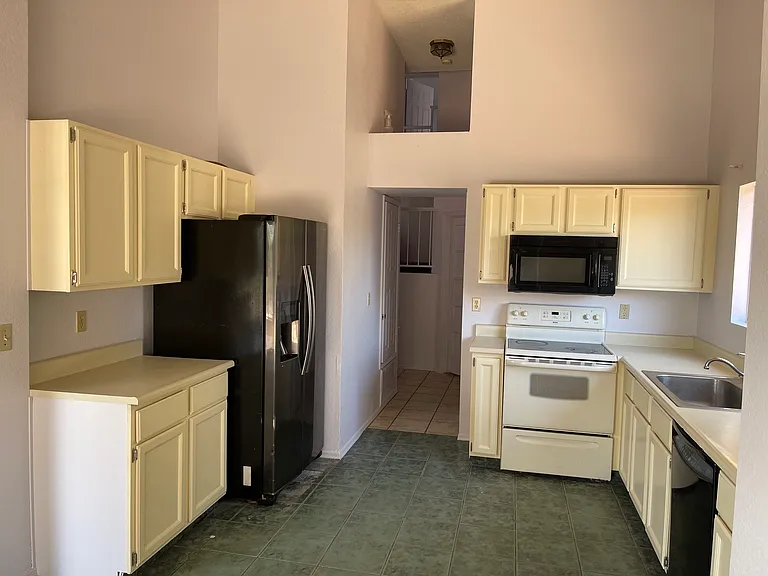 4685 W Lessing Ln — Photo 4