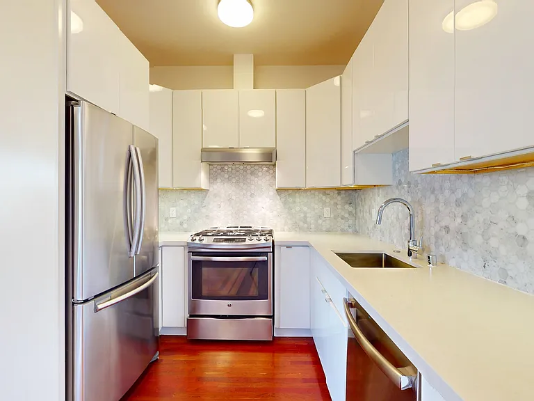 1433 Clay St #15 — Photo 2