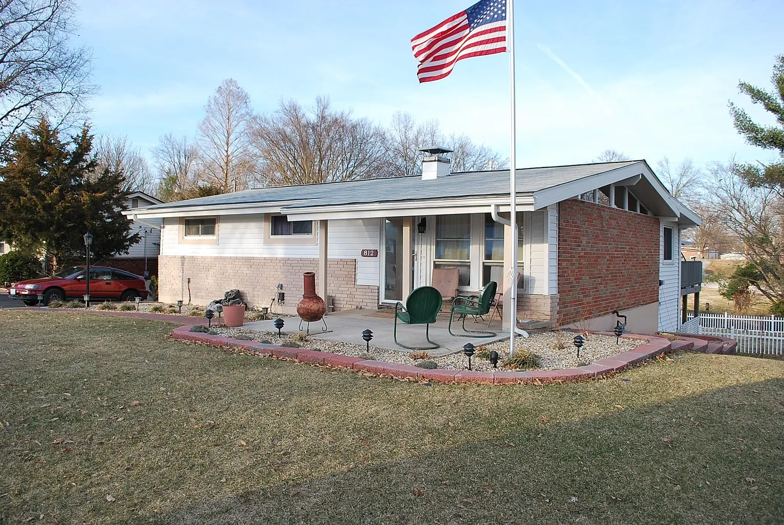 812 Primrose Dr photo 1