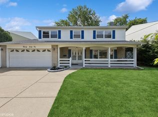 9061 Primrose Ln, Hickory Hills, IL