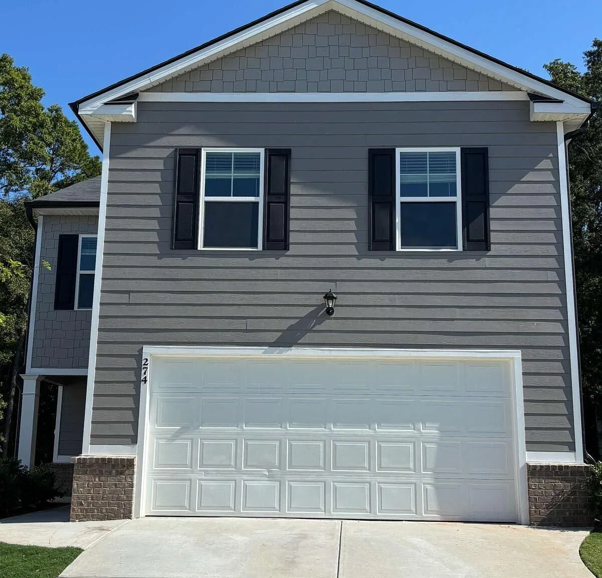 4 bed, 2.5 bath, 1929 sqft, $1,999 — Photo 1