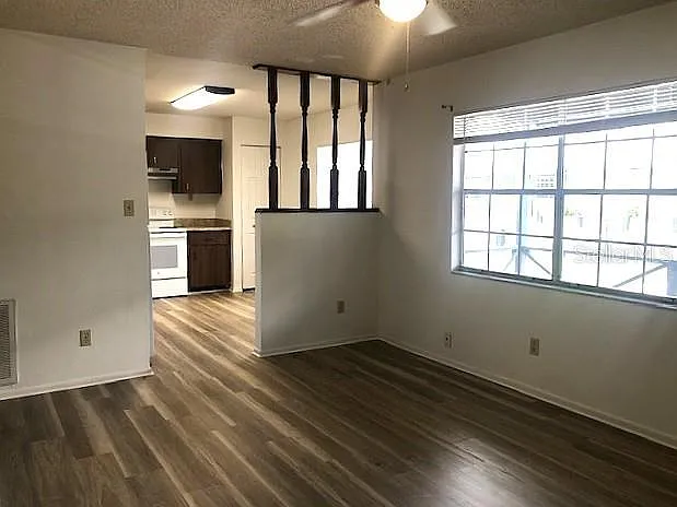 2 bed, 1.5 bath, 836 sqft, $1,350 — Photo 4