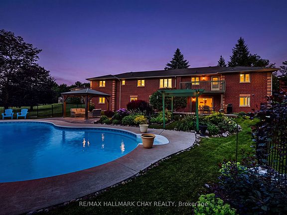 3rd image of 36 Mulock Dr