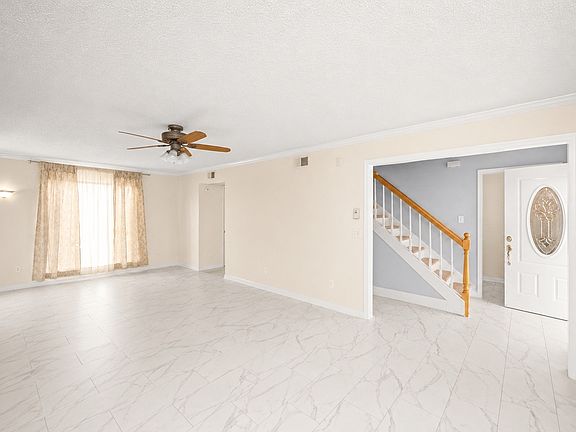 3rd image of 3316 Calais Cir