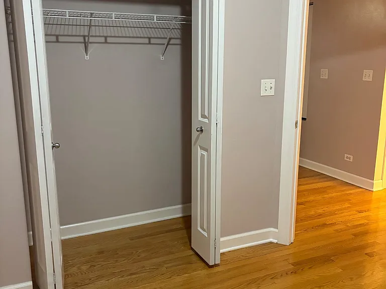 1651 W Pratt Blvd — Photo 10