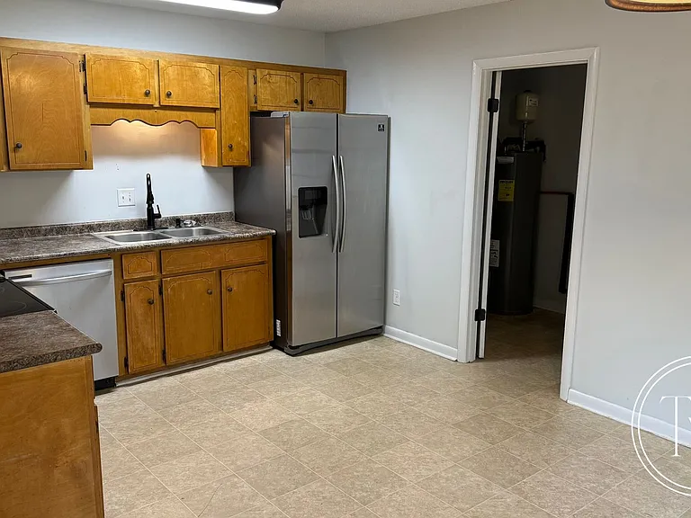 806 W Oxford Ln — Photo 10