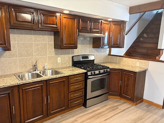 2nd image of 214 Sharpe St