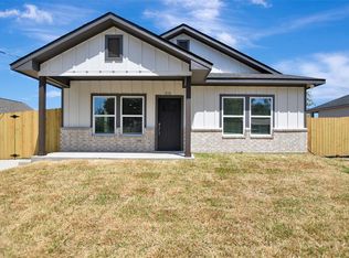 210 Kyle St, Madisonville, TX 77864