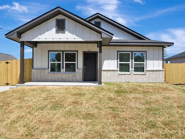210 Kyle St, Madisonville, TX 77864