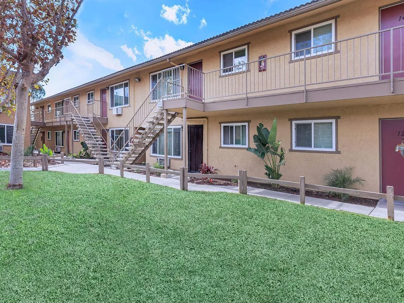 Newport Gardens Apartments — Photo 2