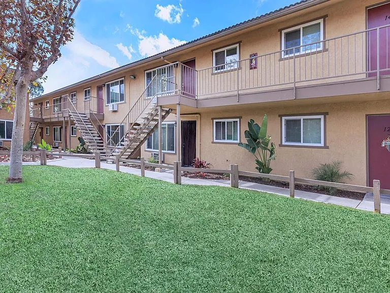 Newport Gardens Apartments — Photo 2