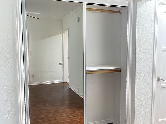 3rd image of 564 N Kingsley Dr #576