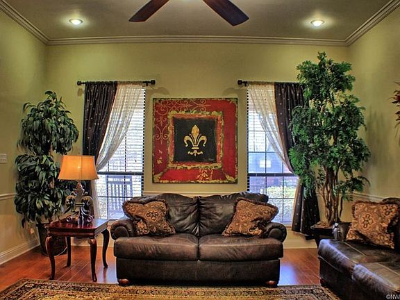 5th image of 4901 Old Oak Dr