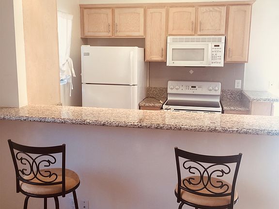 2nd image of 824 4th St APT 305