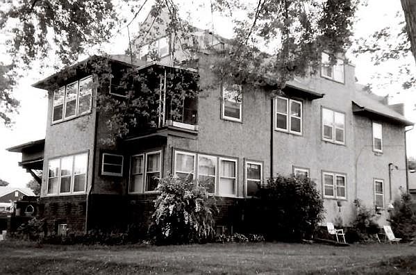 1st image of 658 Cretin Ave S APT 2