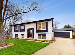 202 Hampdon Ct, Bolingbrook, IL