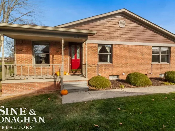 52134 Charleston Ln, New Baltimore, MI 48047