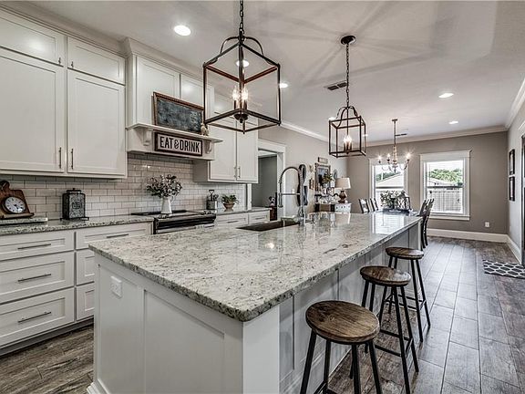 5th image of 108 Pioneer Ct