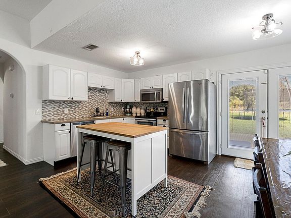 5th image of 9839 Pine Point Dr