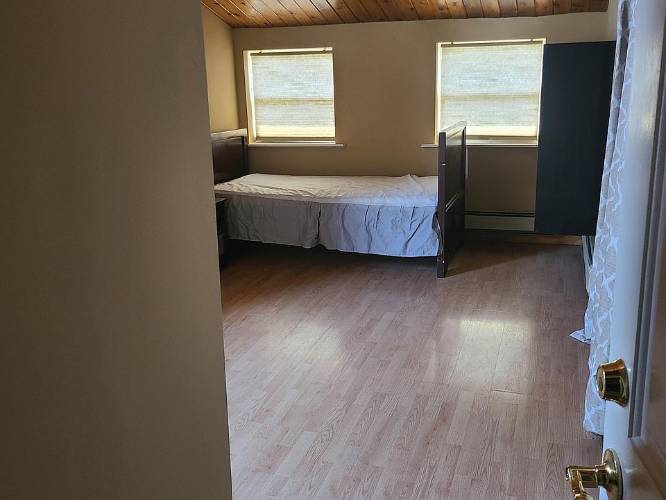 2nd image of 17230 82nd Ave #B