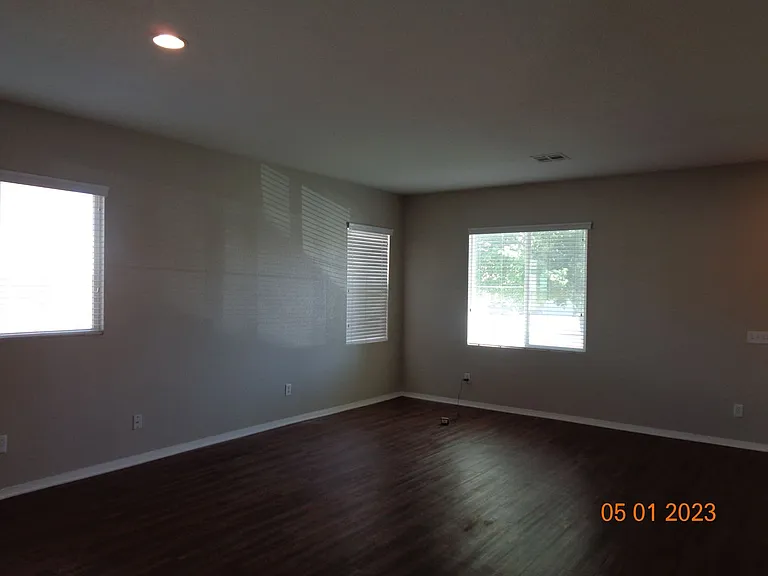 2739 Garnet Ln — Photo 2