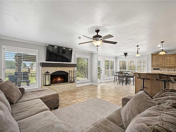 4th image of 3112 Riviere Du Chien Loop W