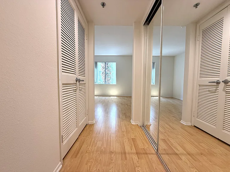 Midvale Towers — Photo 184