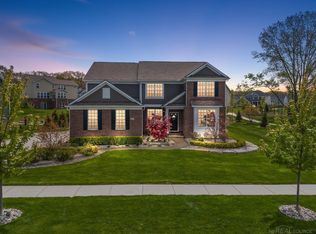 4177 Newgard Dr, Lake Orion, MI 48360