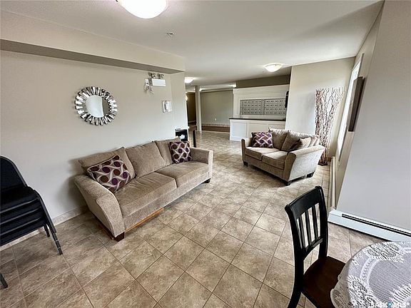 3rd image of UNIT 205-820 5th STREET NE