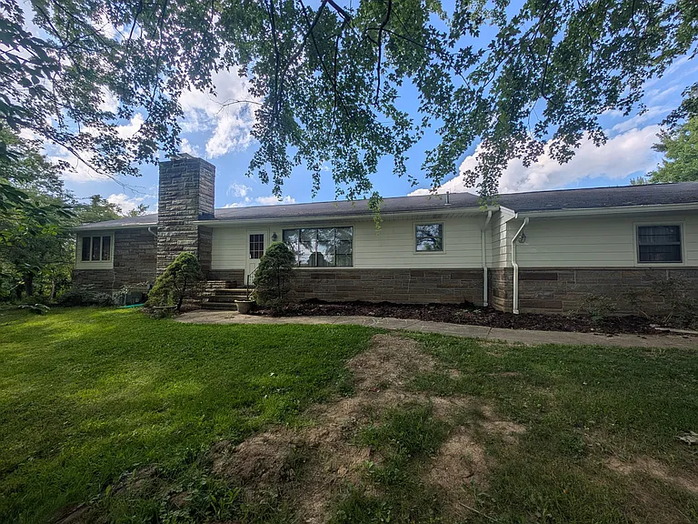 225 E Mennonite Rd — Photo 3