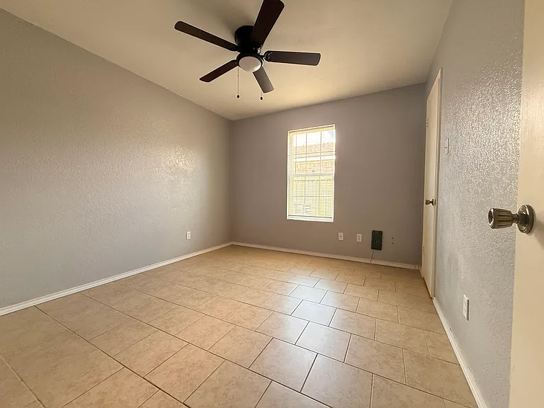 303 Carly Dr — Photo 7