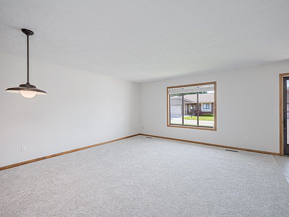 4th image of 6736 Waterview Dr SW