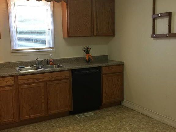 4th image of 203 E Emerald Ave