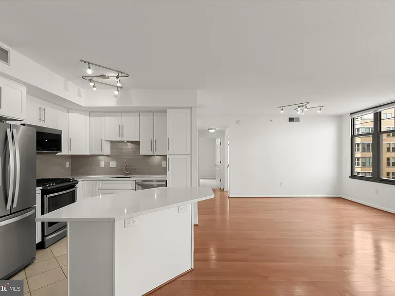 1021 Garfield St #905 — Photo 27