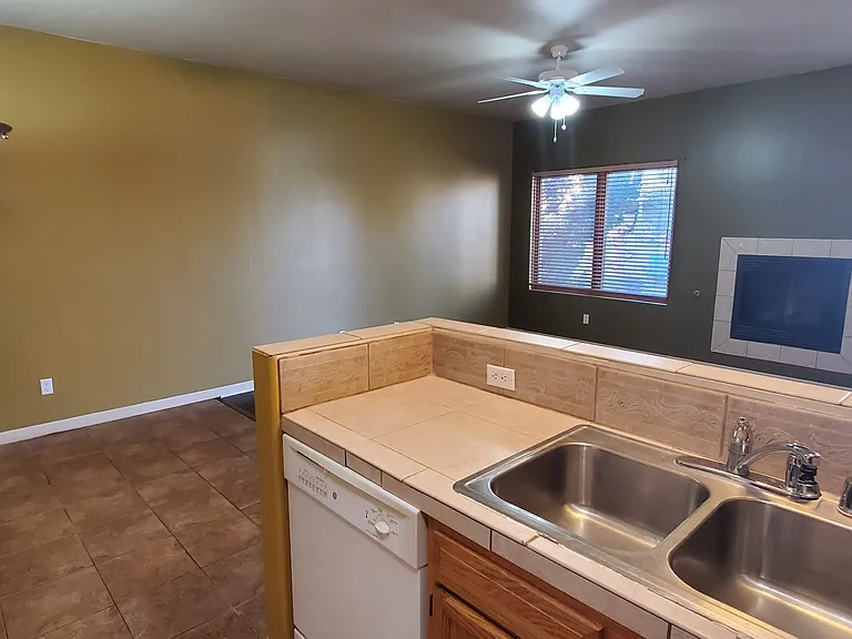 3035 Southern Blvd SE — Photo 15