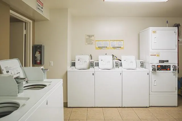 Del Ciervo Apartments — Photo 5