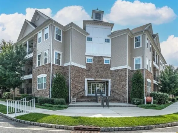 6201 Minuteman Ln, Somerset, NJ 08873