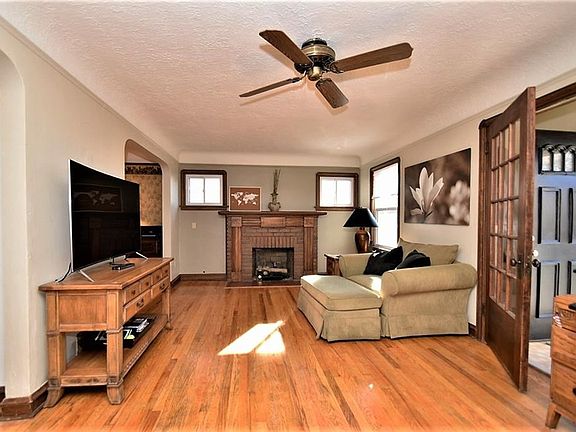 4th image of 4361 W 61st St