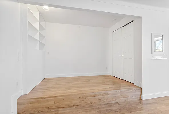 Sold by R New York | media 12