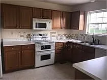 4 bed, 2.5 bath, 1961 sqft, $1,950 — Photo 2
