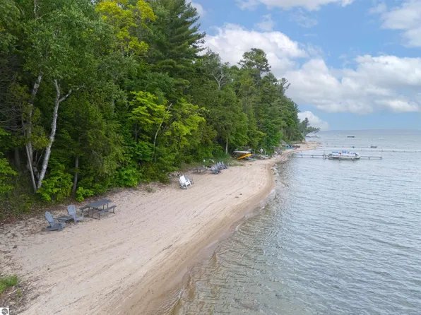 8934 Crockett Rd, Williamsburg, MI 49690