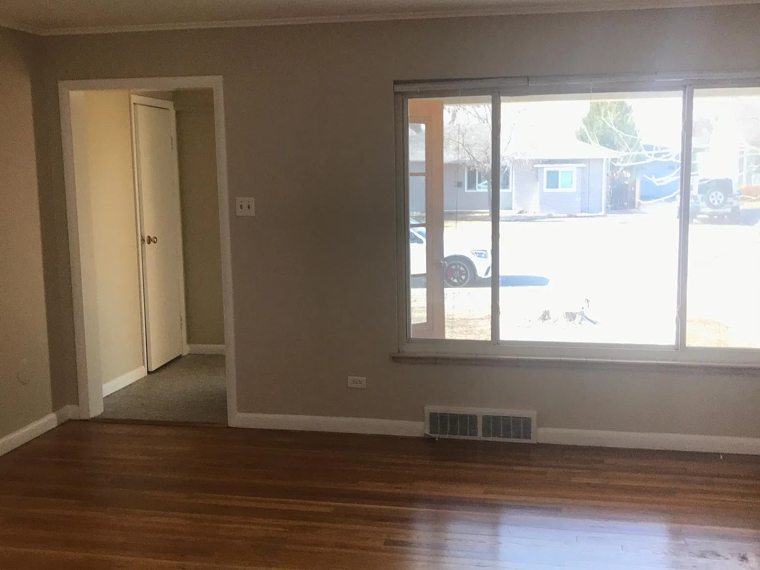 3 bed, 1297 sqft, $2,550 — Photo 2