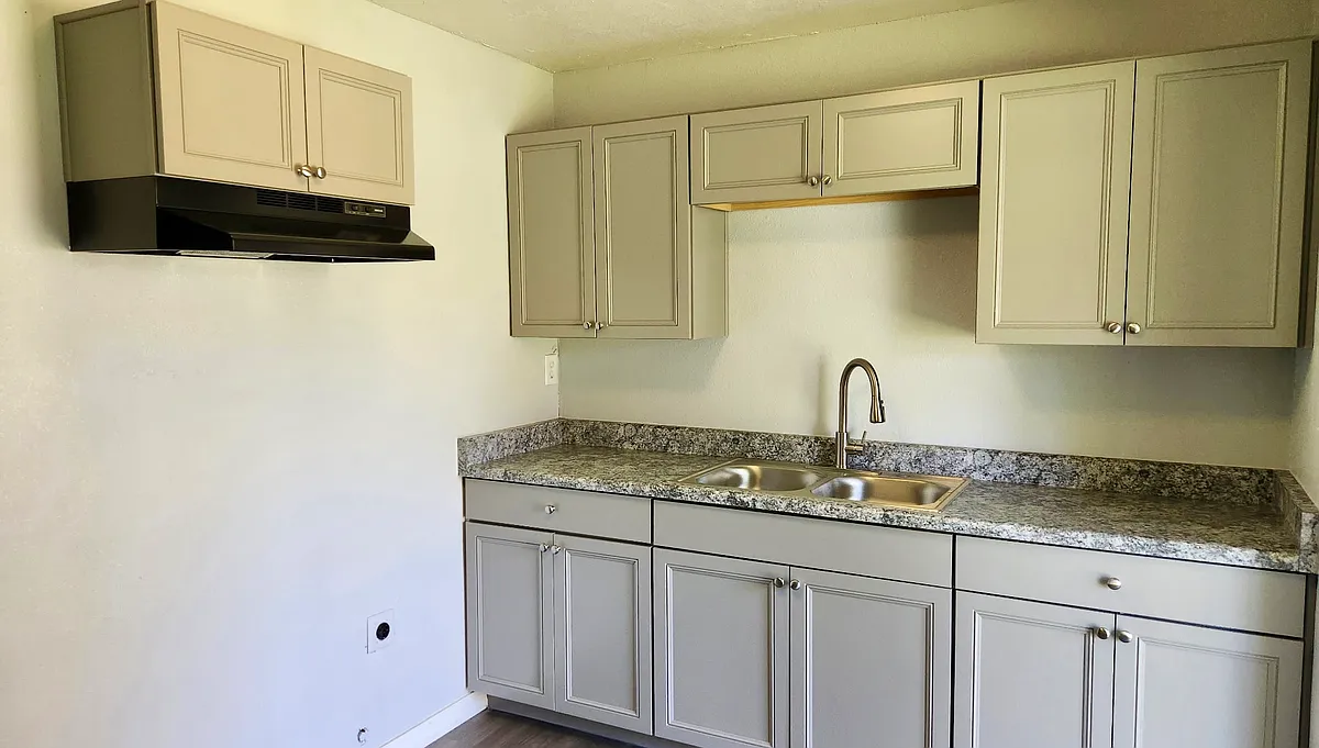 Building Photo - 2645 W Morten Ave #2
